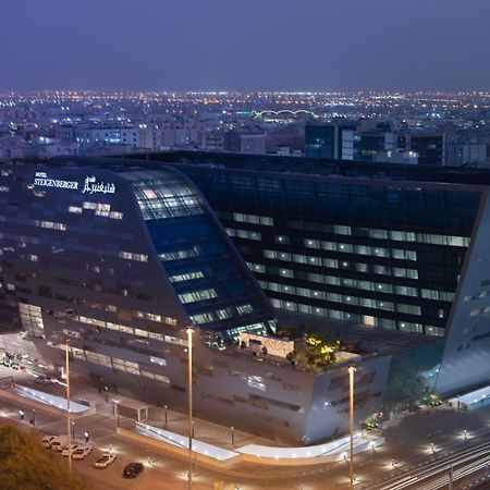 Steigenberger Residence Doha Exteriör bild The hospital at night