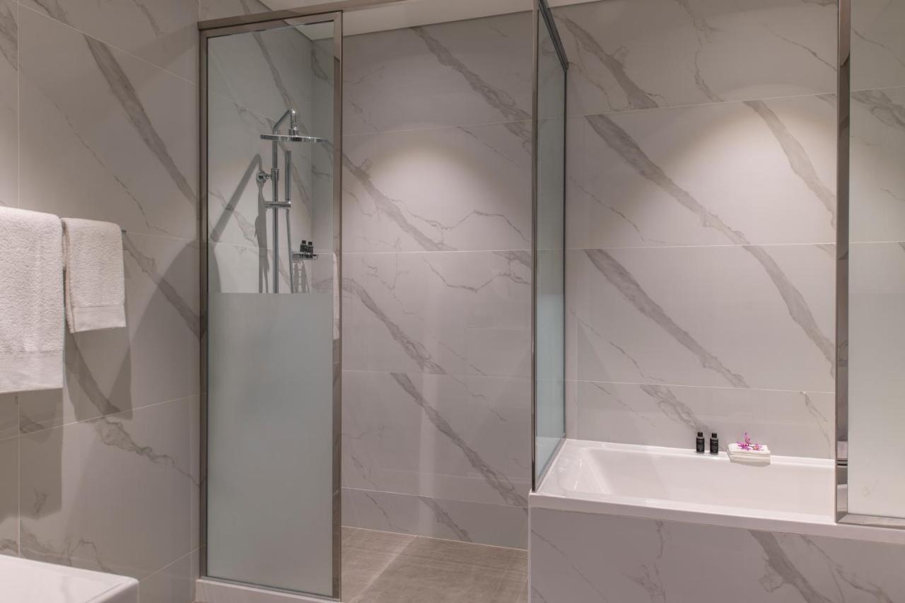 Steigenberger Residence Doha Exteriör bild A shower enclosure