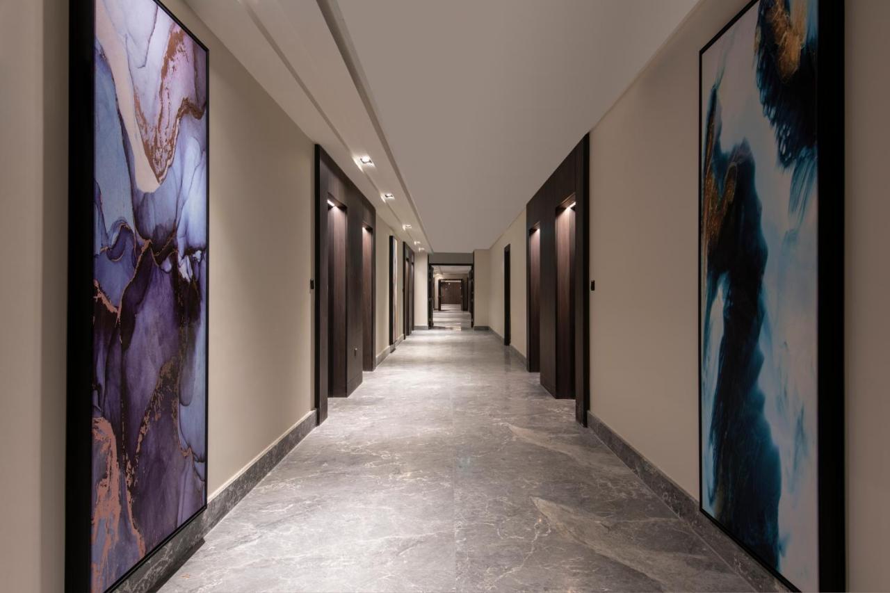 Steigenberger Residence Doha Exteriör bild A corridor at the hotel