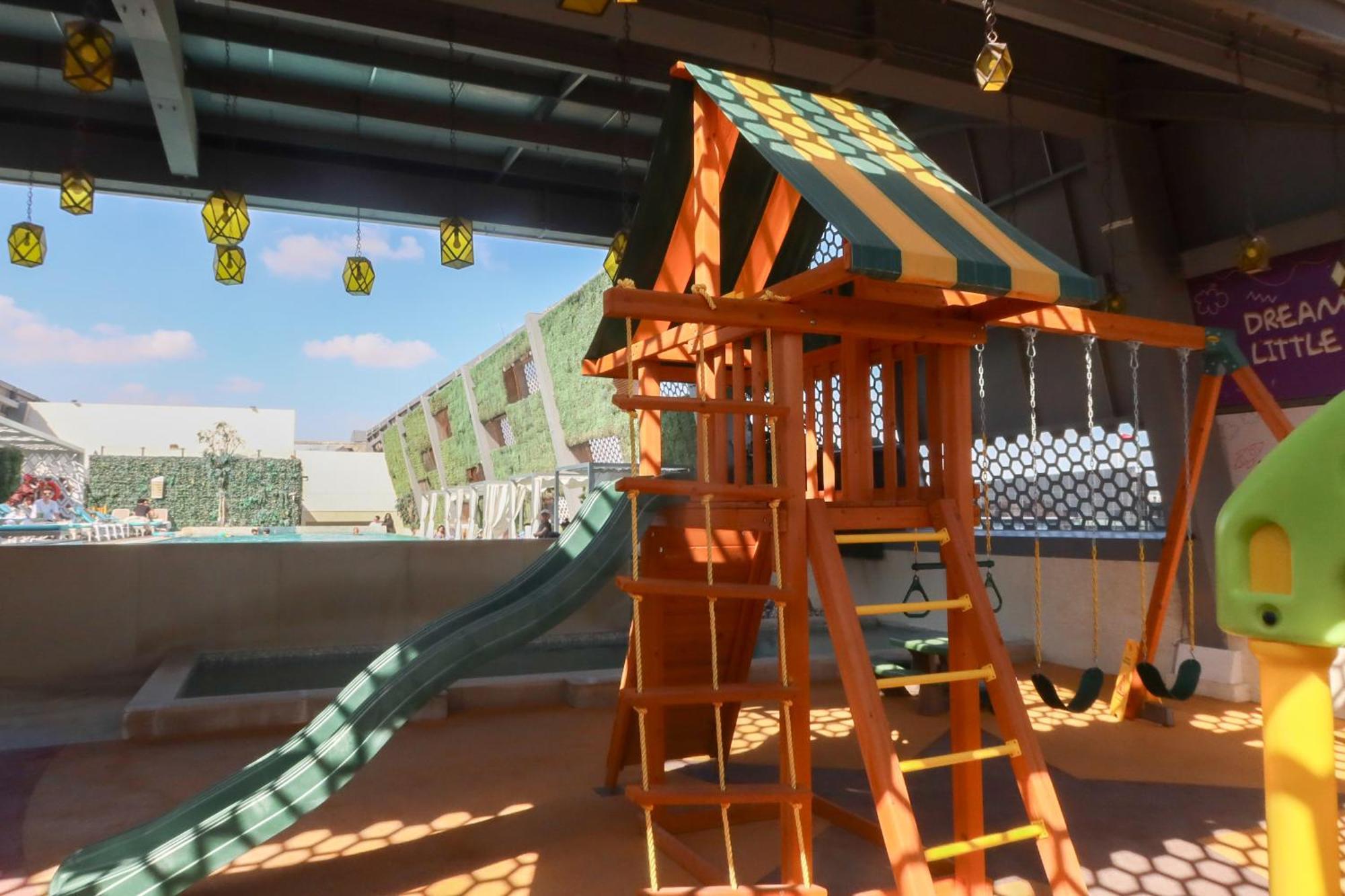 Steigenberger Residence Doha Exteriör bild Playground at the hotel